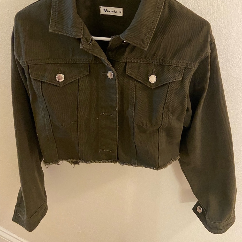 Cropped jean jacket w frayed edges. Dark green size small.